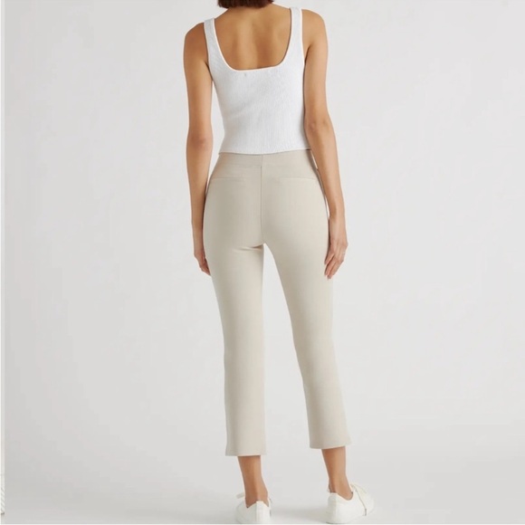 NWOT Quince Ultra Stretch Ponte Kick Flare
Pant in Ecru Size:XS - Picture 6 of 7